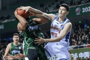 半岛体育-新疆男篮这也能输？最后时刻落后1分，竟4罚0中，球迷：真丢人啊